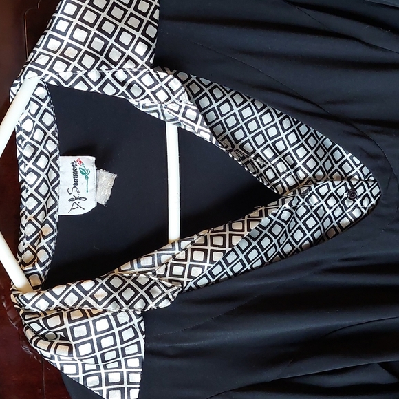 Black dress with silky black and white design, size unknown - Picture 2 of 3